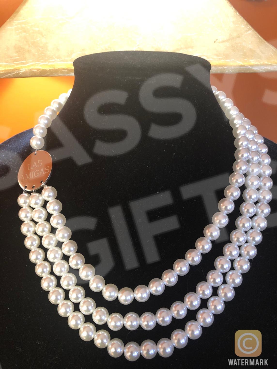 Las Amigas Short Multi-Strand Pearl Necklace