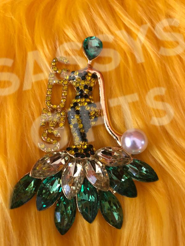 CHUMS Lady Diva Brooch