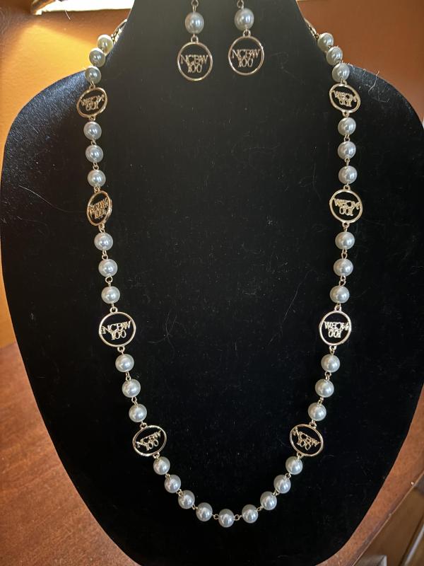 NCBW100 Pearls Medallion Necklace