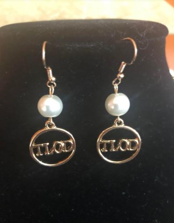 TLOD 2-Piece Pearls Medallion Necklace and Earrings Set