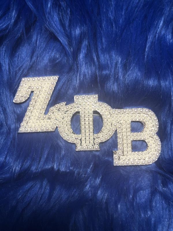 Zeta Jumbo Pin in White Pearls